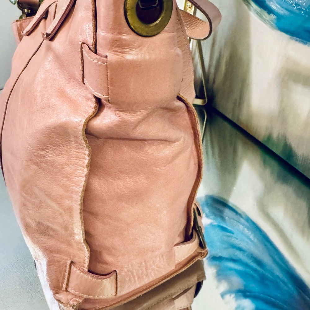 Aaenta Pink Leather Shoulder Bag - Picture 6 of 10